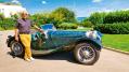 La joie règne : le Dr Christian J. Jenny avec l'unique SS Jaguar 100 3 1/2 non restaurée.